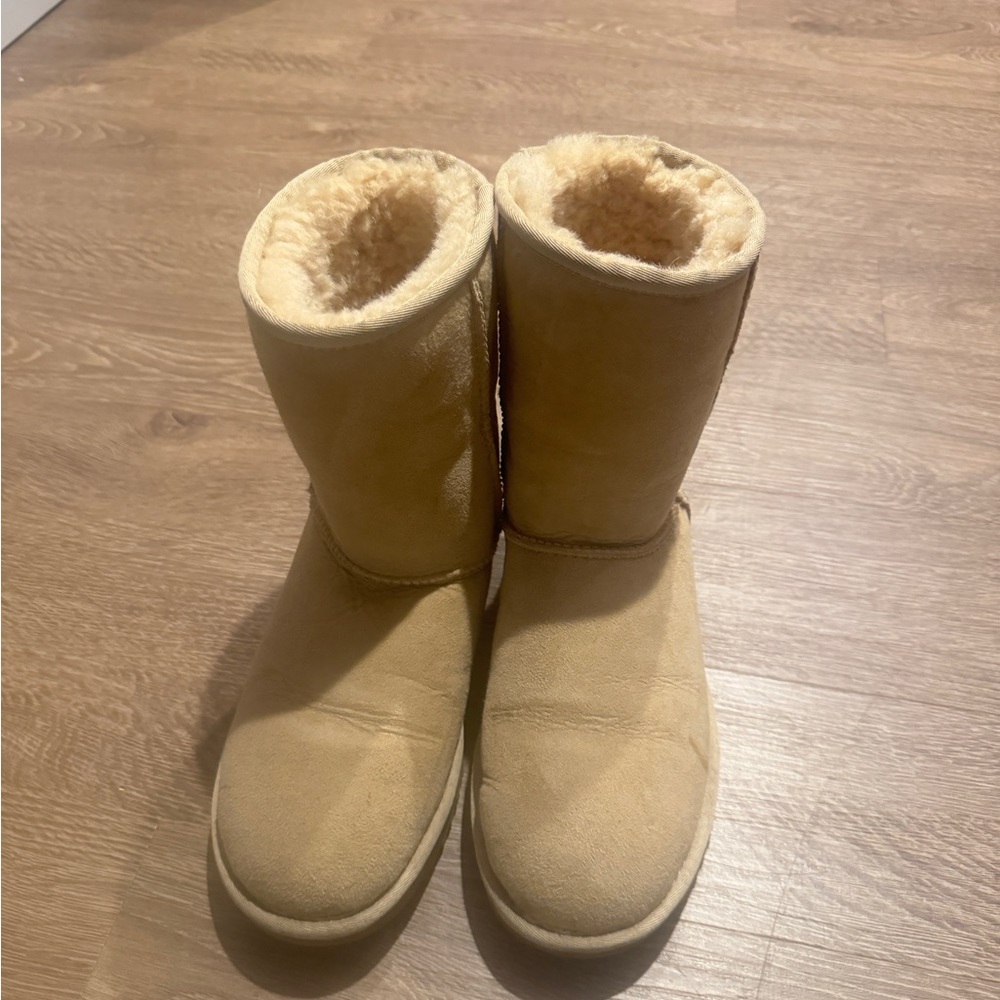 Ugg classic short II sand boots